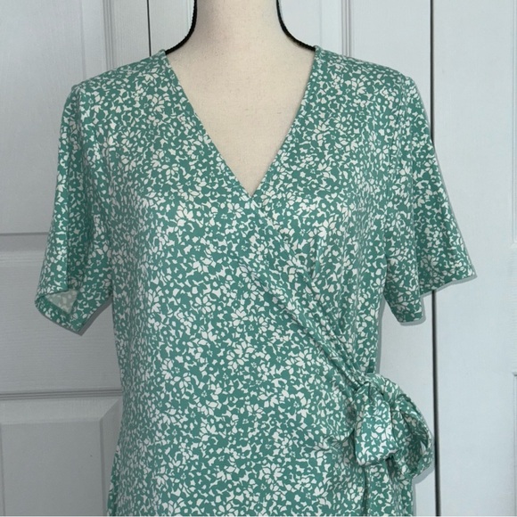Lands' End Women’s Green Floral Midi wrap Dress Cool short sleeves Boho L/P - Picture 2 of 12